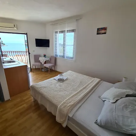 Caric Apartment *