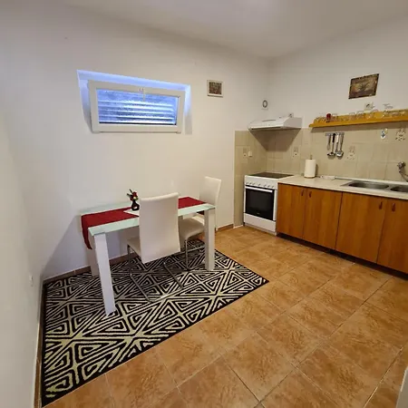Apartment Caric