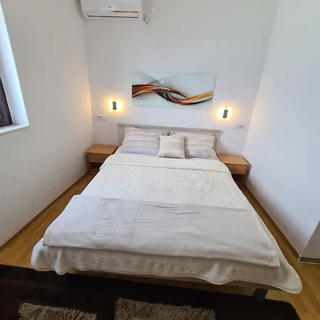 Caric Apartment *